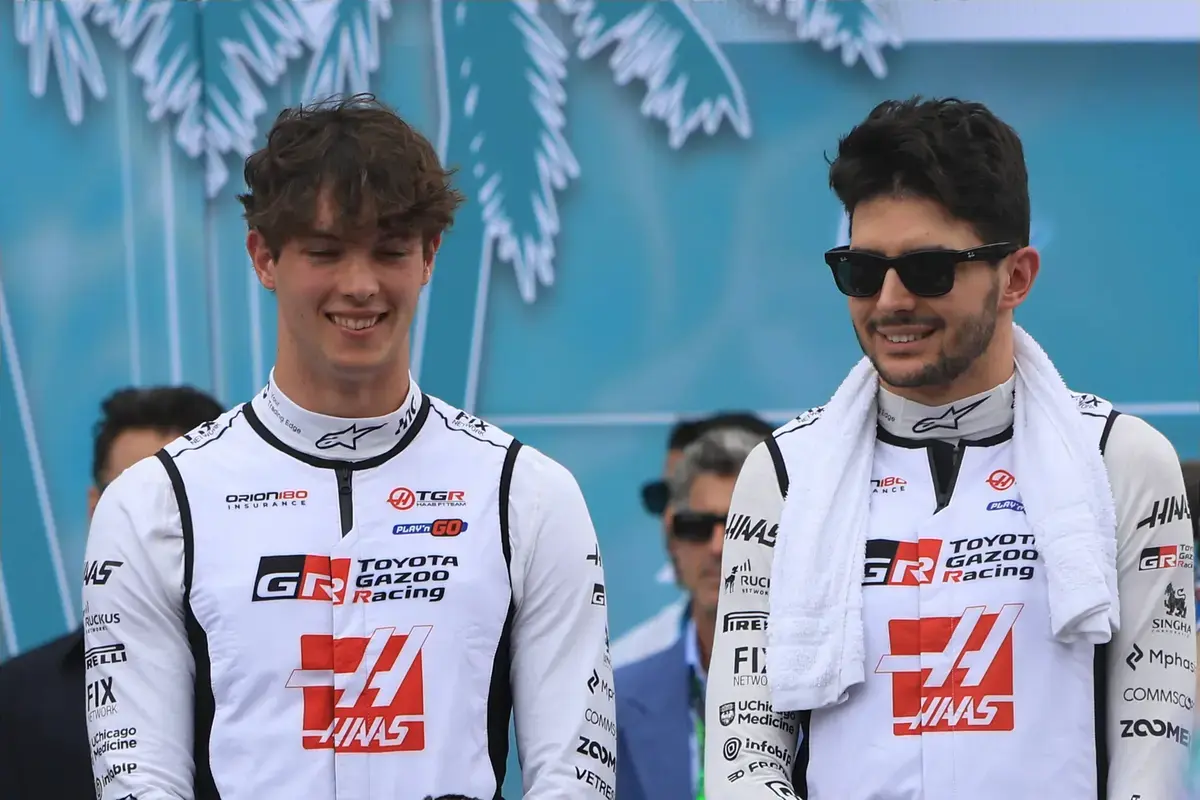 Ocon ameaçado na Haas: Câmara entra no radar de Komatsu em 2026